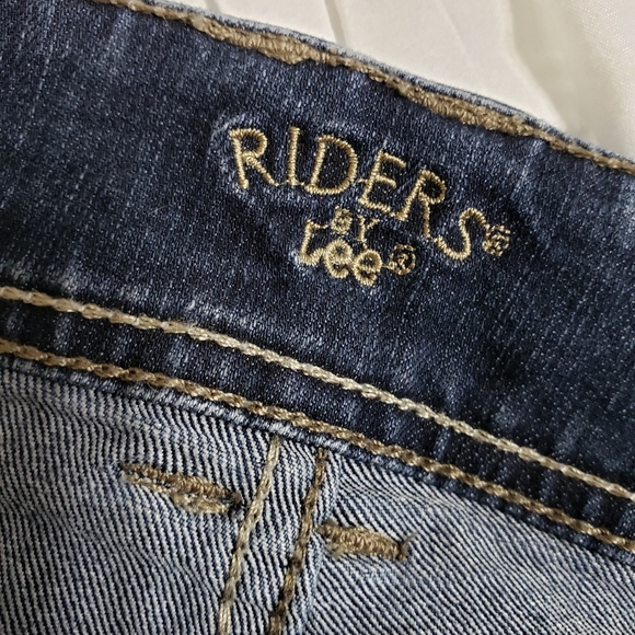 Capris - Picture 4 of 5